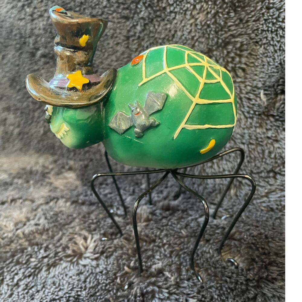 FUnny Halloween Spider Decor w/Metal Legs